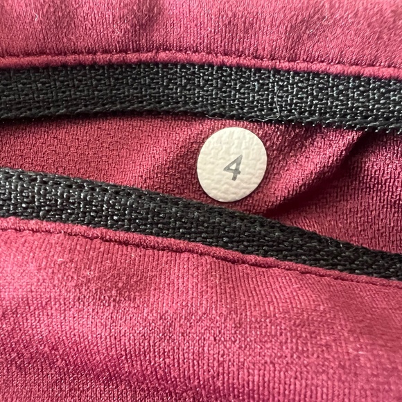 Lululemon  'Speed Up' running shorts Size 4 - Picture 5 of 9